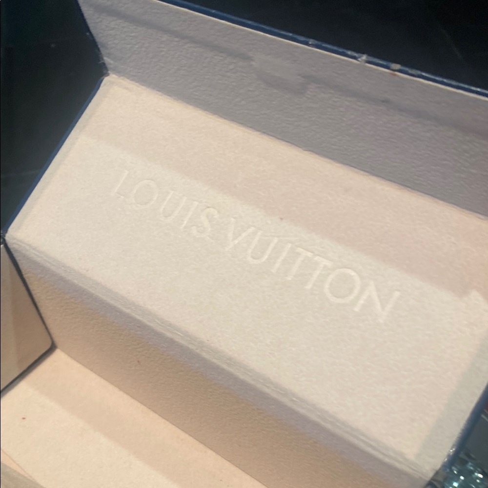 Louis Vuitton Black Sunglasses Modern Aviator Style - Picture 8 of 17